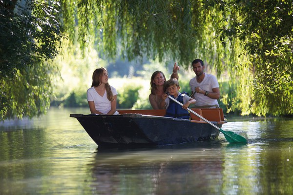 Promenade en barque dans le Marais poitevin